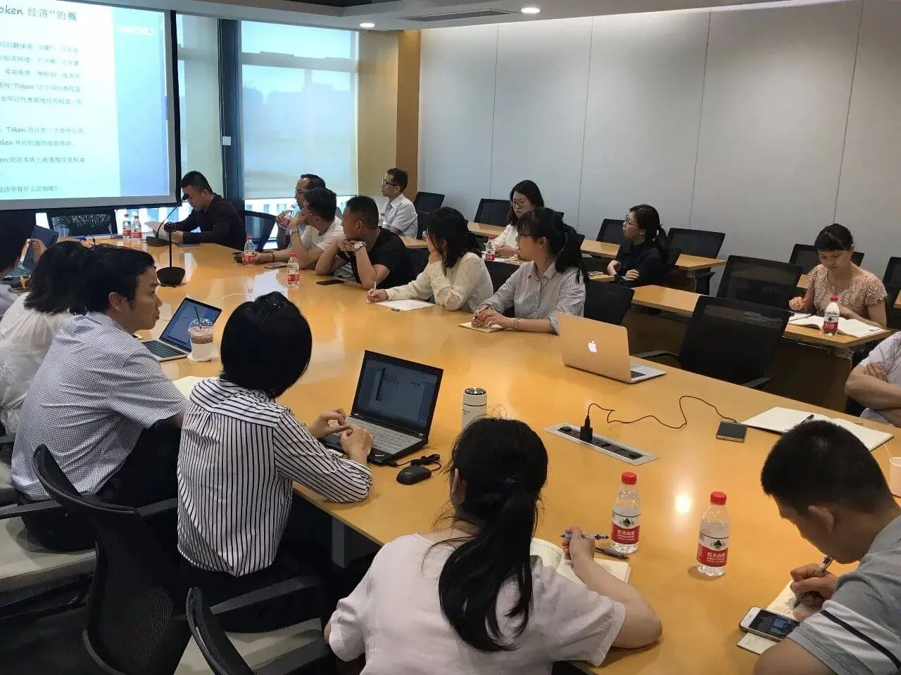 泽大公司法律风控工作室组织“区块链”专题学习