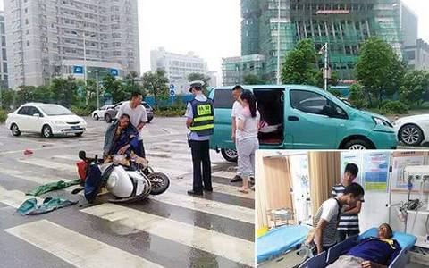 提前下班去接小孩回家途中发生交通事故构成工伤吗？