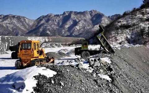 最高人民法院法官谈采矿权的取得程序