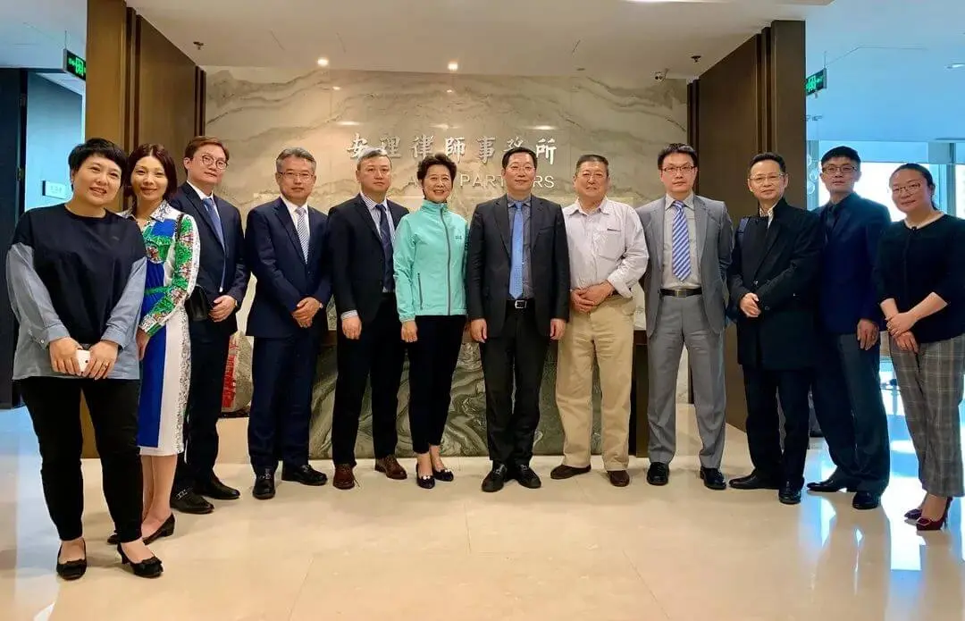 泽大所首席合伙人王小军主任携董事合伙人等走访北京律所交流访问