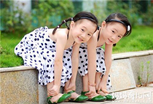 离婚时,双胞胎的抚养权应当如何确定?