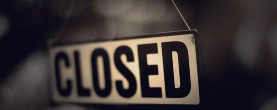 员工参加聚餐后返回单位值班，因忘带钥匙翻墙身亡，算不算工伤？