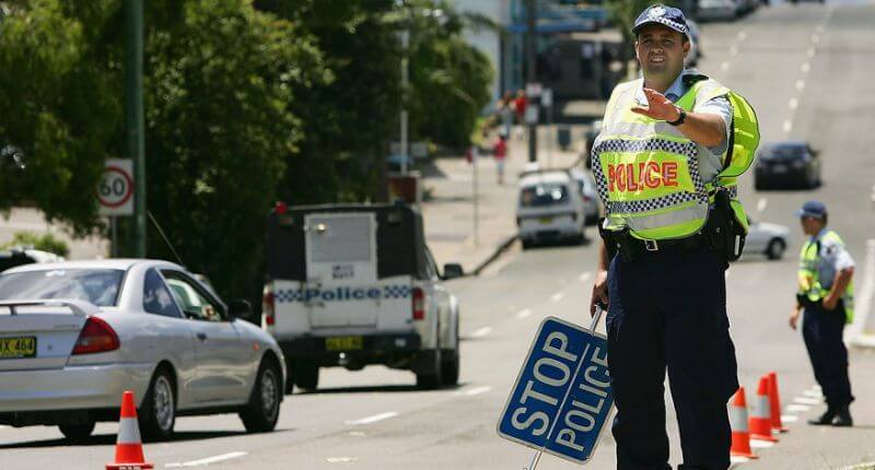 绍兴一司机驾照被吊销上高速，法律责任该如何承担？