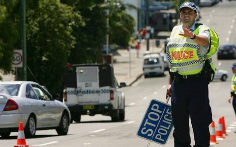 绍兴一司机驾照被吊销上高速，法律责任该如何承担？