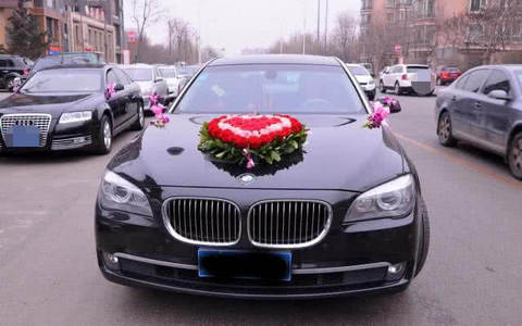 婚车迎亲途中发生交通事故撞死他人，谁承担责任？