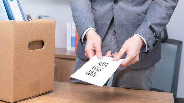 劳动者未提前30日通知公司辞职,公司能向其追索一个月工资吗?