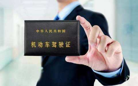 驾驶证过期后发生事故，保险公司能否以“无证驾驶”为由拒赔？