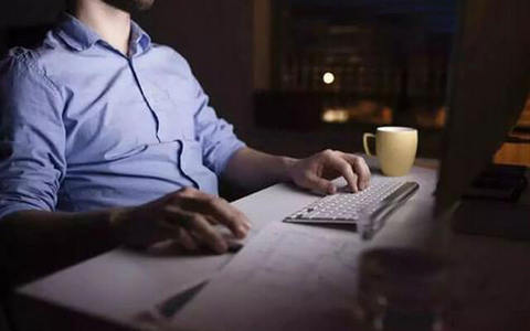 单位未给休息日加班费，也未安排调休，辞职时能否要求付加班费？