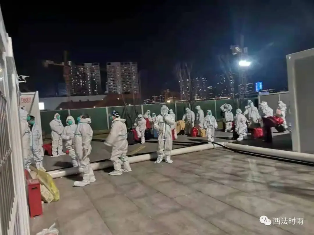 疫中杂思：吹哨人与告密者